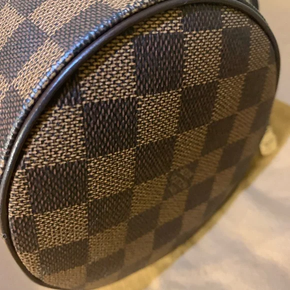 Authentic Louis Vuitton Papillon 26 in Damier - Picture 9 of 15